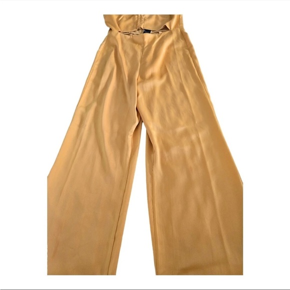 $149 Bebe  JUMPSUIT Women Medium Cut Out Yellow Wide LegSleeveless New - Picture 12 of 16